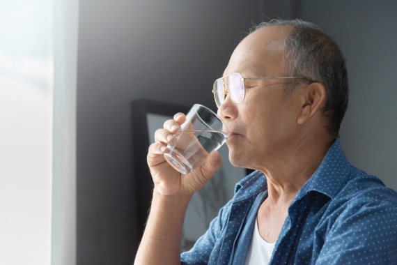 Convincing Seniors to Drink More Water